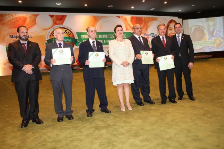 Secretário Luís Rangel, Nilo Coelho de Pinho, Plínio Vieira Pinheiro, ministra Kátia Abreu, Djalma Atanásio Santos da Silva, Célio Faulhaber e o José Luis Vargas, diretor do DIPOA