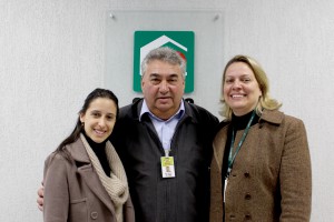 O Presidente da Cidasc, Enori Barbieri, ao lado das novas Diretoras da Companhia. À esquerda, Priscila Ferrari, Diretora de Comercialização, e à direita, Priscila Maciel, Diretora de Defesa Agropecuária. Foto: Nicole Barbieri - Ascom/Cidasc