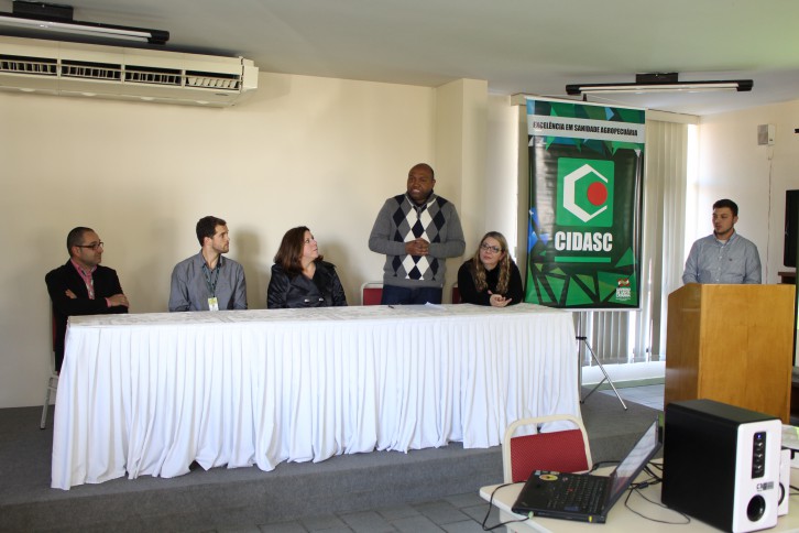 Na foto, mesa diretora presente na abertura do Segundo Curso de Extensão em Segurança Alimentar. Foto: Ascom/Cidasc
